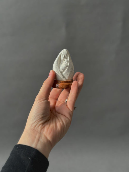 Virgin Mamita Maria Stone 2.75 in (7 cm)